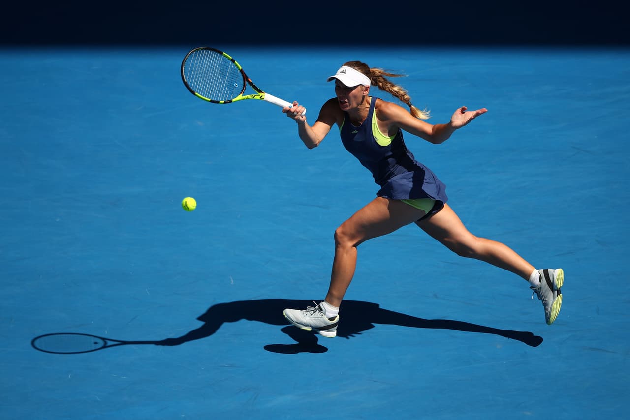 Muy temprano fue Wozniacki quien tomó el dominio en las acciones de juego, dando muestra de su capacidad y de su interés por volver a ser número uno del mundo.