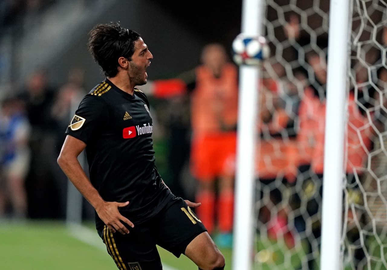 Un gol en 60 minutos de juego el el clásico frente a LA Galaxy sirvieron a Carlos Vela para estar en el Equipo de la Semana 25.