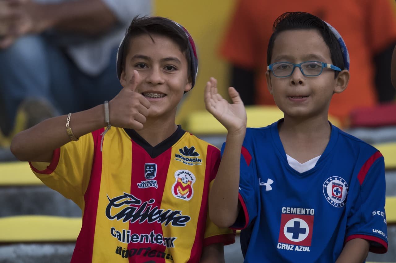El colorido vistió el estadio Morelos para el partido entre Monarcas y Cruz Azul, duelo de la Jornada 17 clave con miras a los últimos cupos de la Liguilla del Apertura 2018.
