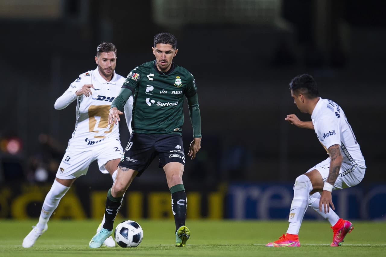 Con doblete de Digo Valdés y gol de Omar Campos, Santos golea 0-3 a los Pumas y suben a hasta la sexta posición de la tabla.