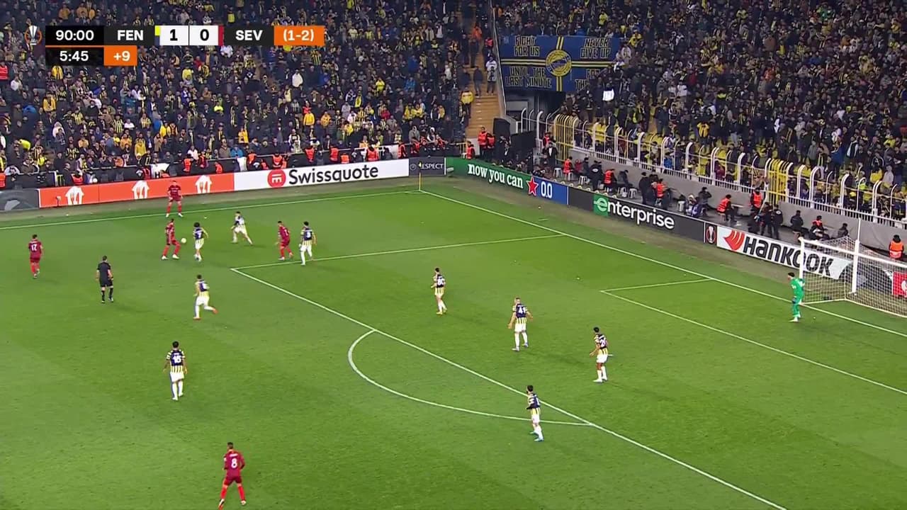 ¡TIRO ATAJADO! disparo por Erik Lamela.