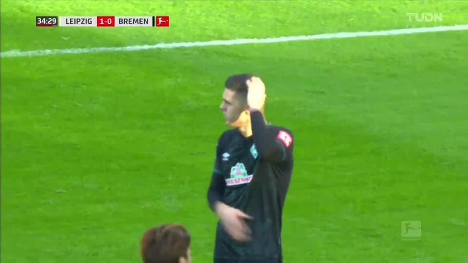 Tiro desviado de Milot Rashica