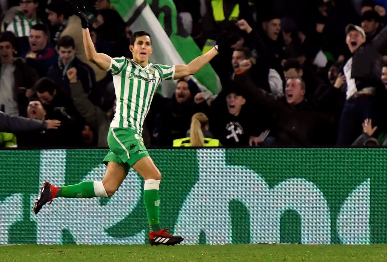 Pasados cuatro minutos el partido se sentenció con la anotación de Aissa Mandi quien aprovechó una serie de rebotes en el área.