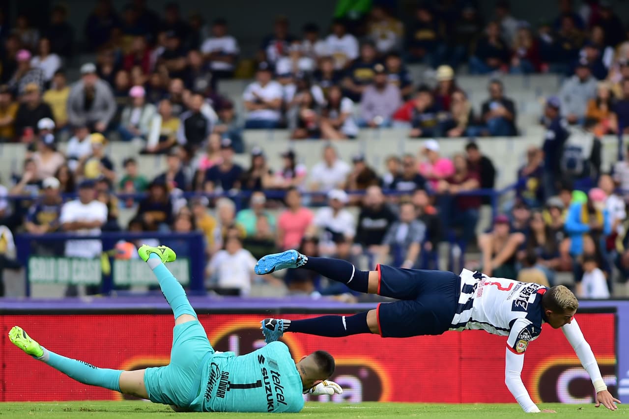 Pumas dominó al campeón Rayados de Monterrey todo el partido, Barovero estuvo fino atrás y los atacantes universitarios insistieron hasta que cayó el gol.