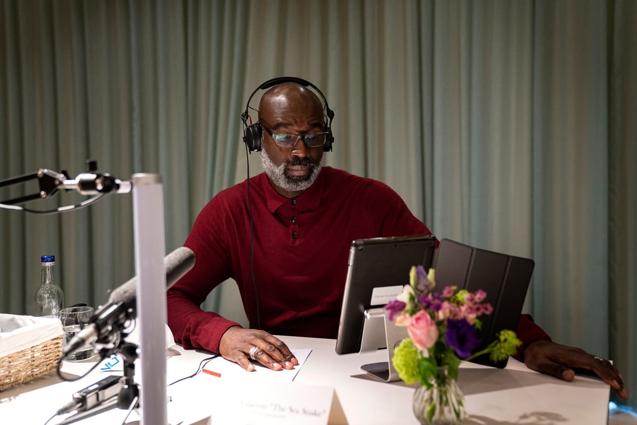 Steve Toussaint como Lord Corlys Velaryon, también conocido como "La serpiente marina".
