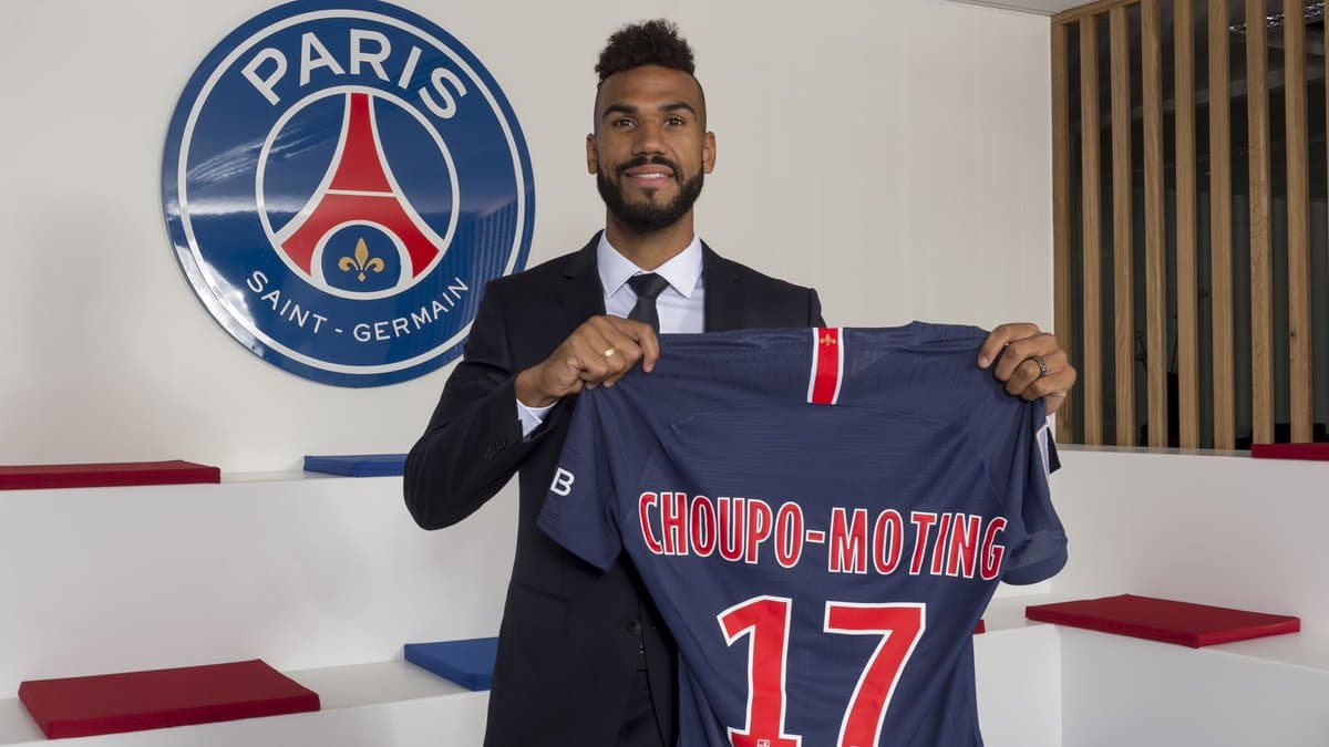 El Paris Saint-Germain anunció la adquisición del delantero alemán naturalizado camerunés de 28 años, Maxim Choupo-Moting, quien en la temporada anterior jugó con el Stoke City inglés.