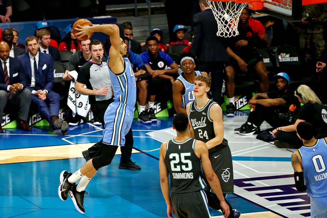 El espectáculo sirvió como antesala a la noche de habilidades y los concursos de triples y volcadas del sábado. Aquí, Jayson Tatum de los Boston Celtics hizo una demostración.