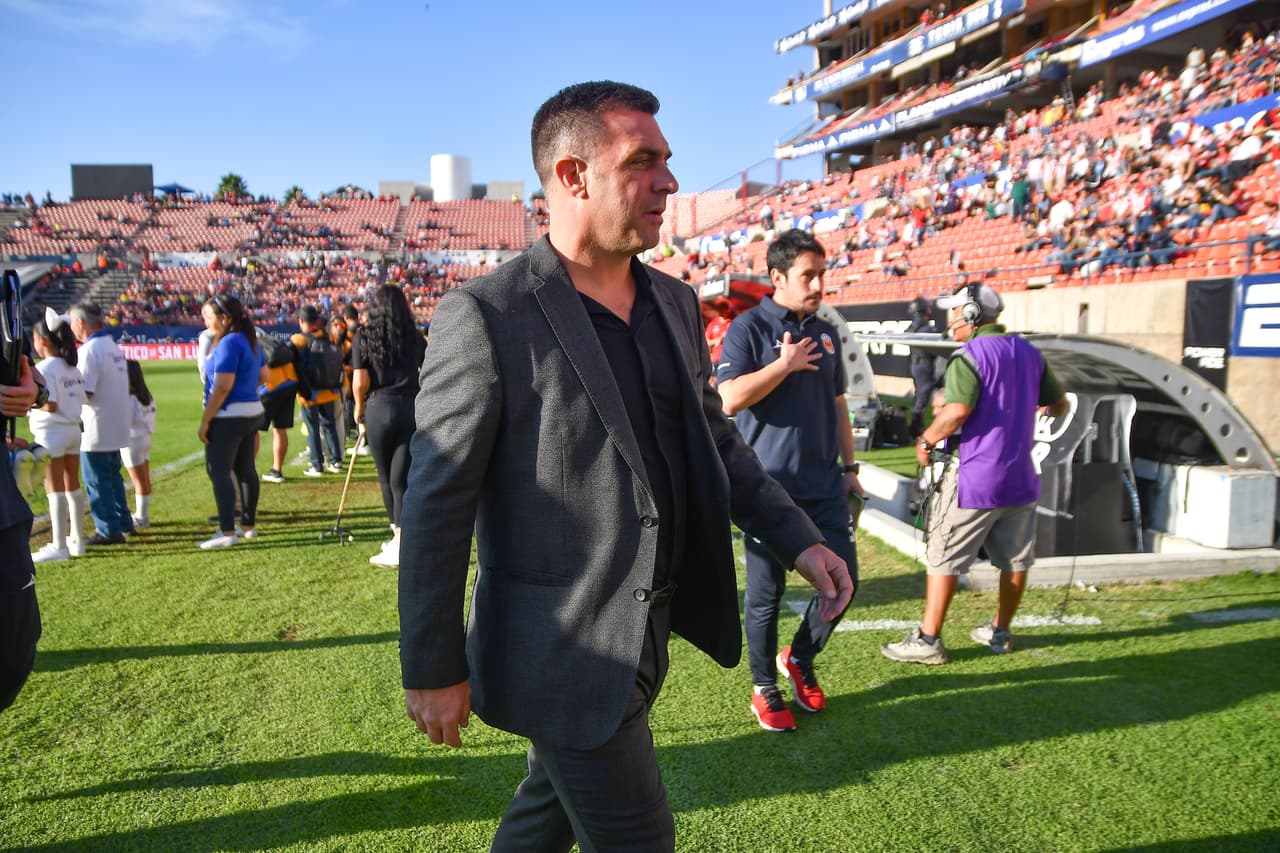 A pesar de su escaso tiempo en la dirección técnica de los michoacanos, la exigencia es latente.