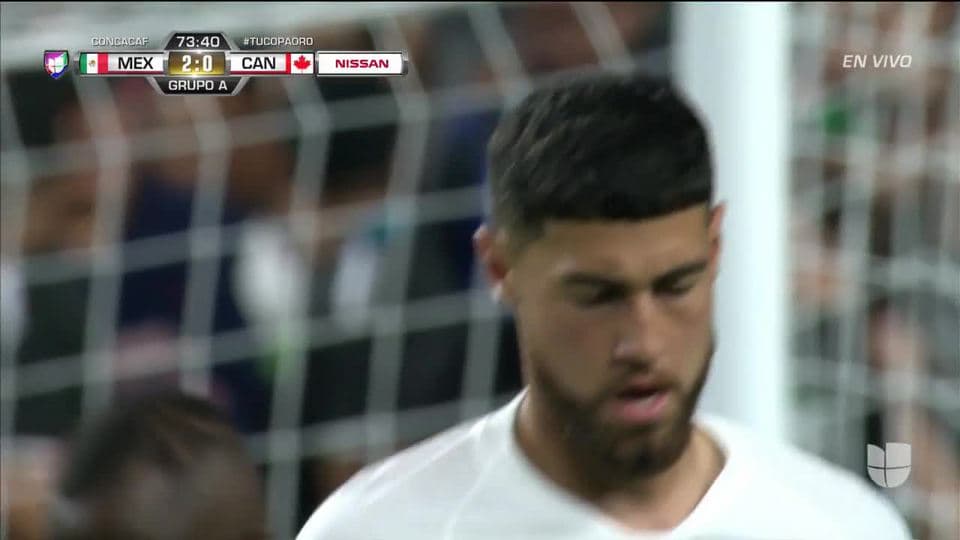 Tiro desviado de Jonathan Osorio