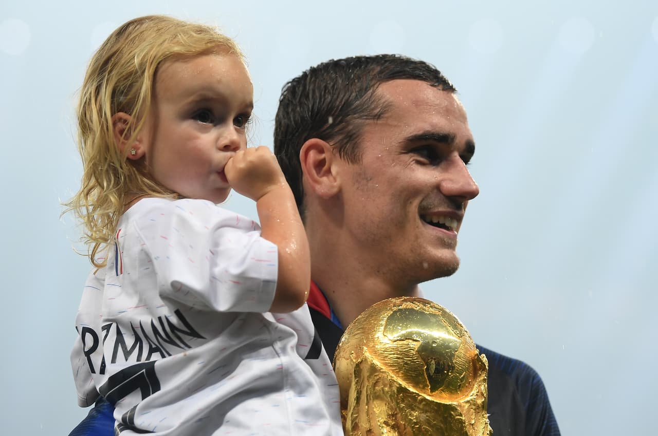 Antoine Griezmann y su pequeña Mía.