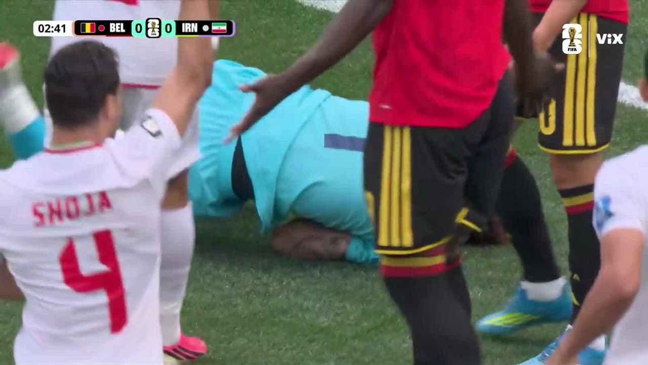 ¡Duro choque! Lukaku llega tarde y enciende las alarmas en Irán