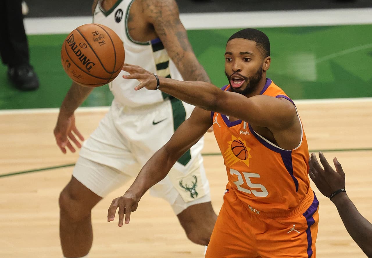 Los Suns intentaban regresar a su ritmo con todo tipo de tiros, pero el empuje anímico pertenecía al rival.