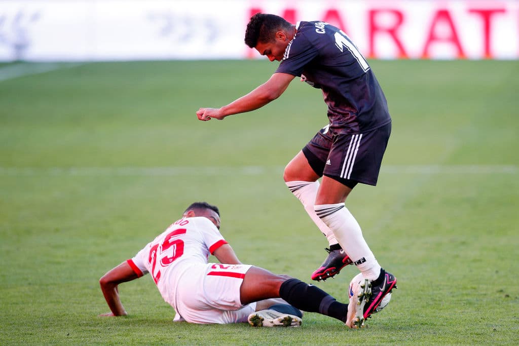 Real Madrid vence a Sevilla por la mínima con autogol | El gol que marcó Yassine Bounou (55’), derivado de un tiro de Vinicius, definió el encuentro. Los de Zidane llegaron a 20 unidades.