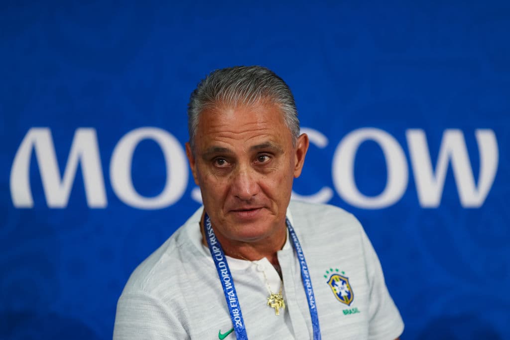 Adenor Bacchi 'Tite', entrenador de la selección brasileira, también sabe que no solo su prestigio sino el del equipo que dirige está en juego ante un rival muy incómodo como los serbios.