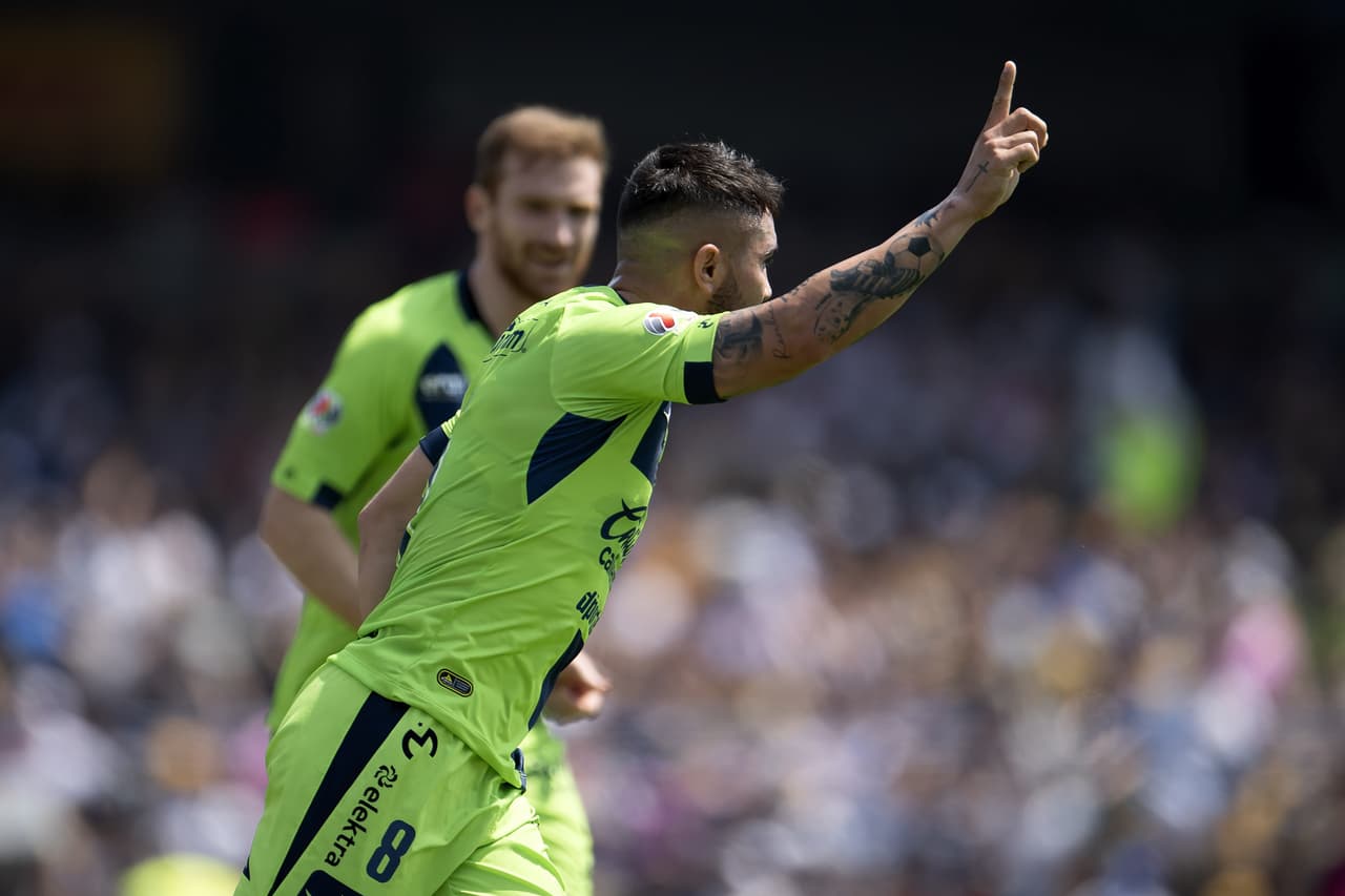 Osuna remata a gol un centro del 'Shaggy' Martínez, al borde del área chica y sobre la marca de Quintana.