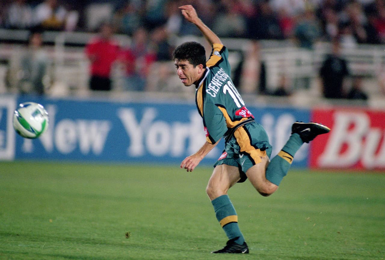 Los Angeles Galaxy empató en cuartos de final contra Real España de Honduras (0-0) y contra DC United (1-1) en semifinales, y en ambas ocasiones fue el mejor en penaltis.