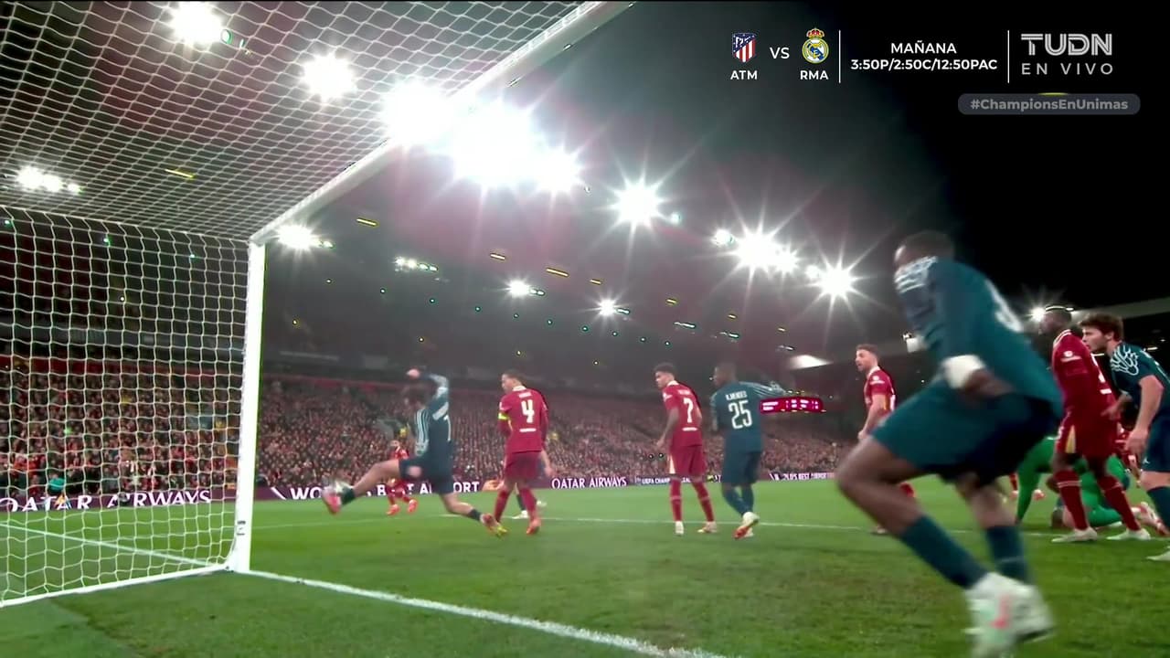 ¡Khvicha se convierte en el héroe! Salva en la línea al PSG