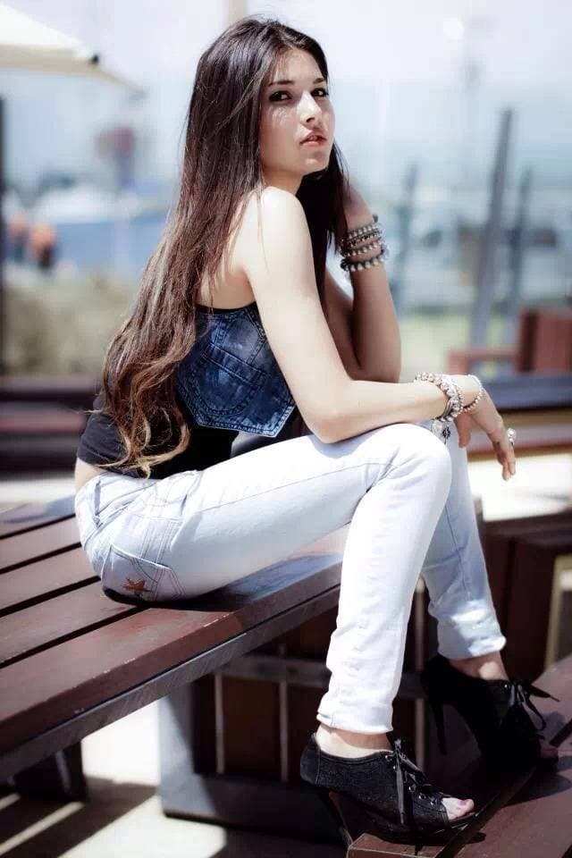 La bella modelo brasileña, quien radica en Australia, habría rechazado en varias ocasiones invitaciones del futbolista del Real Madrid mientras el portugués se encontraba en pretemporada.