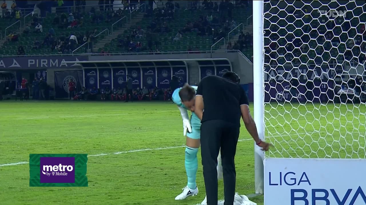 Arranca el partido y la pelota está en juego.