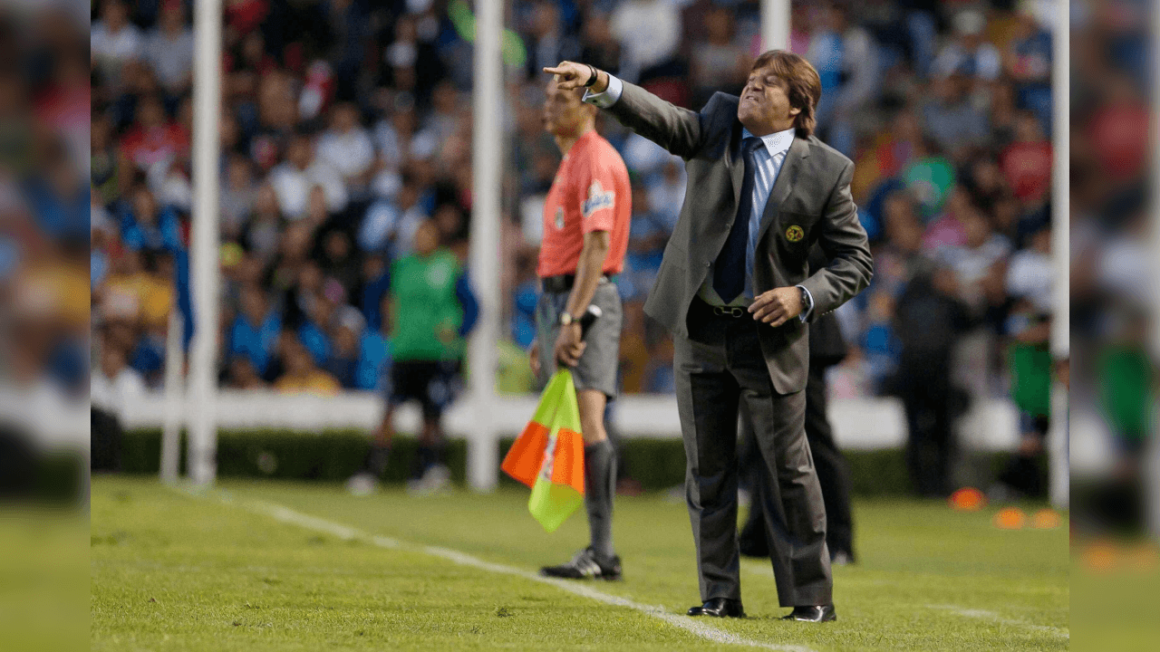 <b>1.-</b> 
<b>Día del debut</b>
<br>Miguel Herrera se estrenó en un juego oficial con las Águilas del América el 7 de enero de 2012 cuando el equipo azulcrema visitó el Estadio Corregidora de Querétaro en juego de la Fecha 1 del Torneo Clausura.