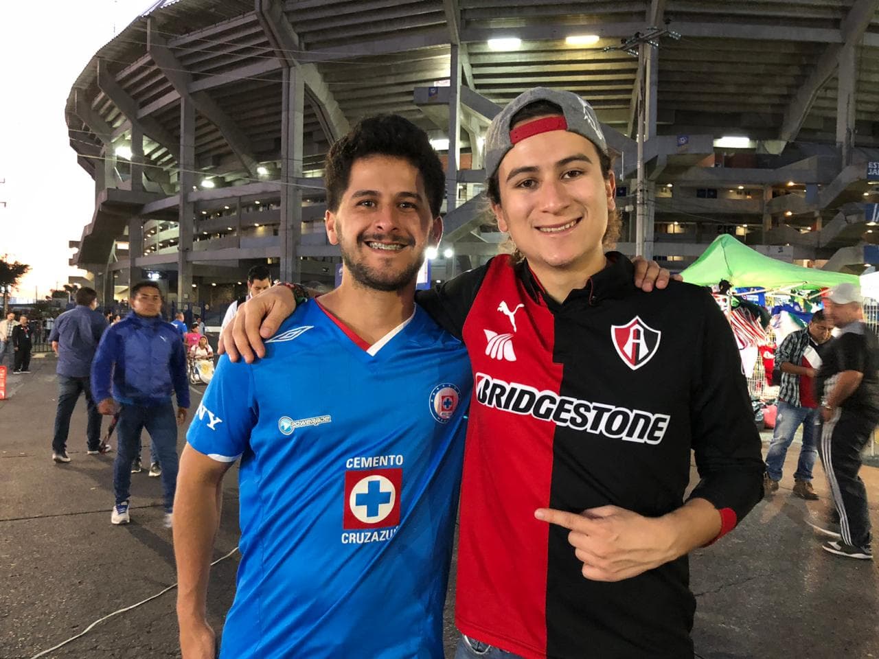Los fanáticos de Atlas y Cruz Azul en la antesala del encuentro por la Jornada 10 del
<a href="https://www.univision.com/deportes/futbol/liga-mx/" target="_blank">Clausura 2019 de la Liga MX</a>.