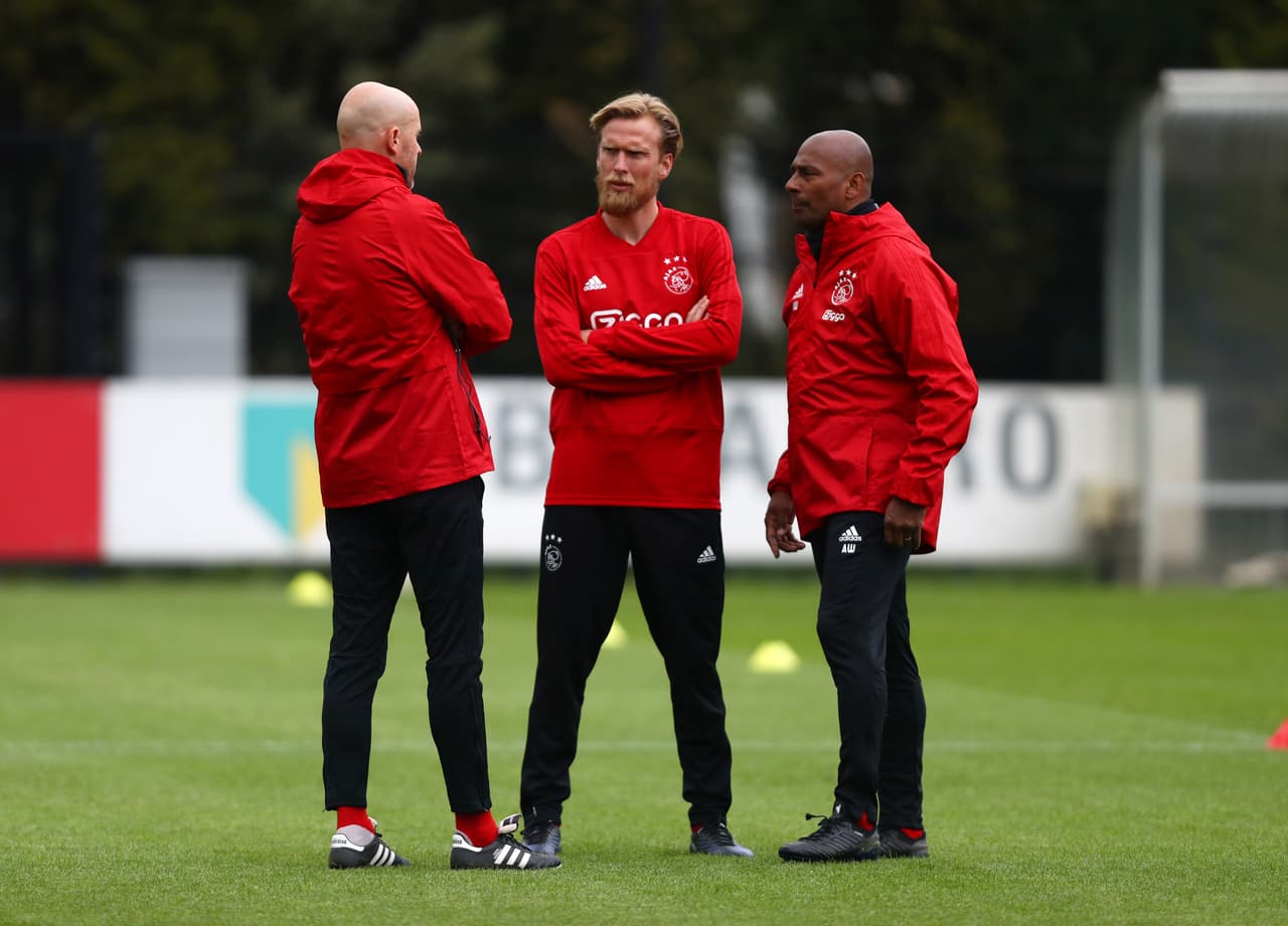 Christian Poulsen - El danés jugó dos años en el Ajax (2012/14) y regresó como Asistente del entrenador Erik Ten Hag, con quien ha conseguido pelear la Eredivisie y la Champions League.