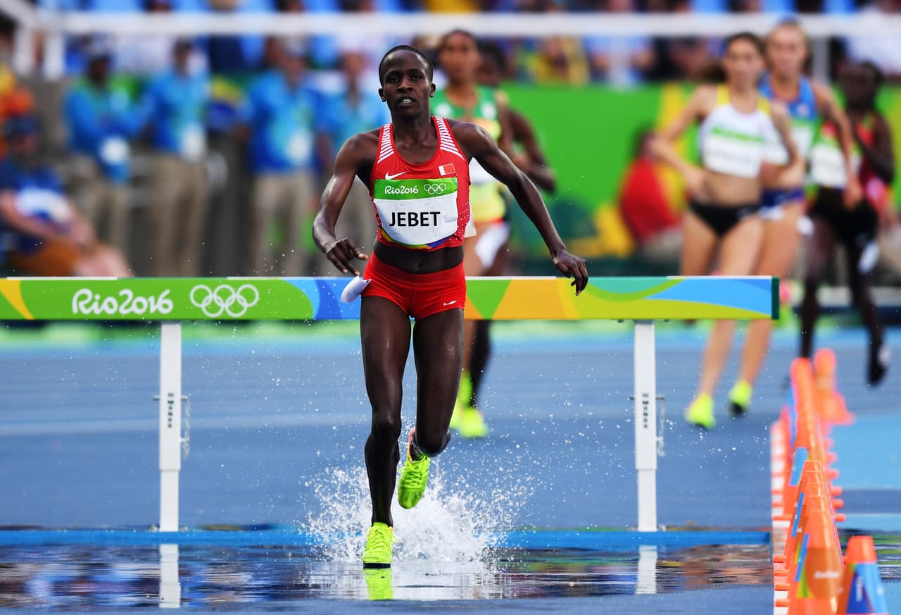 Ruth Jebet (Bahrein) durante la carrera de los 3,000 metros donde obtendría la medalla de oro.