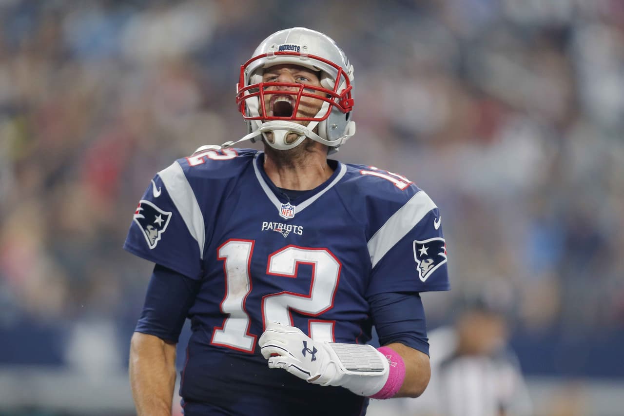 A pesar de ser capturado en cinco ocasiones, Tom Brady es el único QB titular sin intercepciones en la temporada, New England apaleó a Dallas 30-6 (AP-NFL).