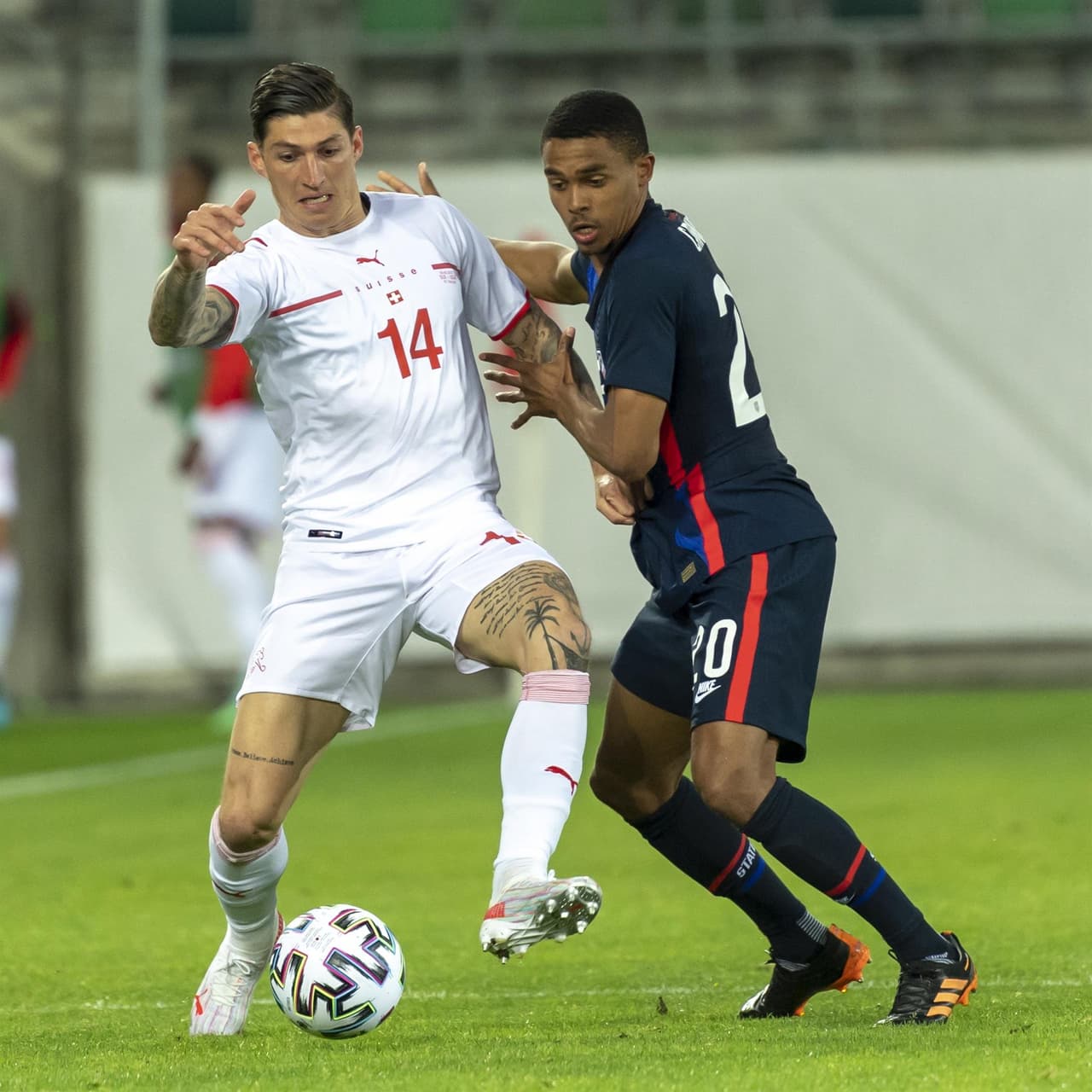 Suiza derrota a Estados Unidos en partido amistoso Internacional 2-1 llevado a cabo en en St. Gallen, Suiza. Sebastian Lletget abrió el marcador para el equipo de las barras y las estrellas, sin embargo, el equipo local empató el marcador a los pocos minutos con gol de Ricardo Rodríguez, y quien le dio la victoria a los suizos, fue Steven Suber durante la segunda mitad del encuentro.