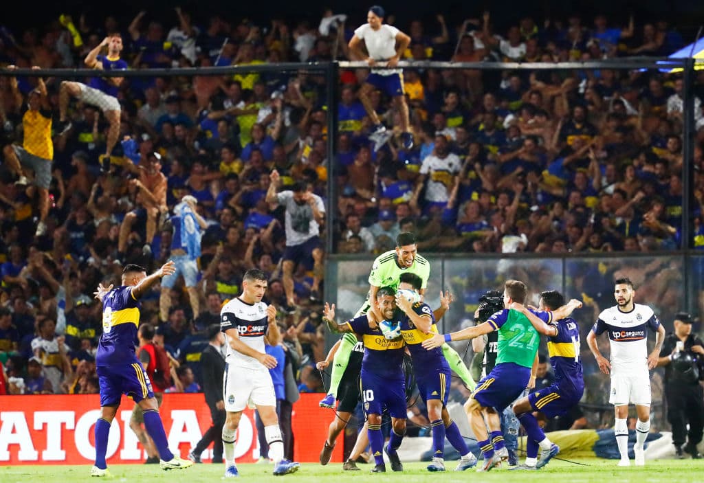 Se acaba el partido y Boca Juniors es campeón de la Superliga.