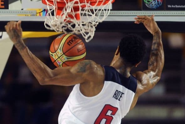 Finlandia y sus siete mil hinchas podrán contar a sus nietos que una vez fueron ganando a Estados Unidos: el nacionalizado Gerald Lee metió la primera canasta del encuentro. E incluso empató a cuatro. También hizo tres faltas seguidas en tres minutos y se fue al banco, pero que le quiten lo bailado.