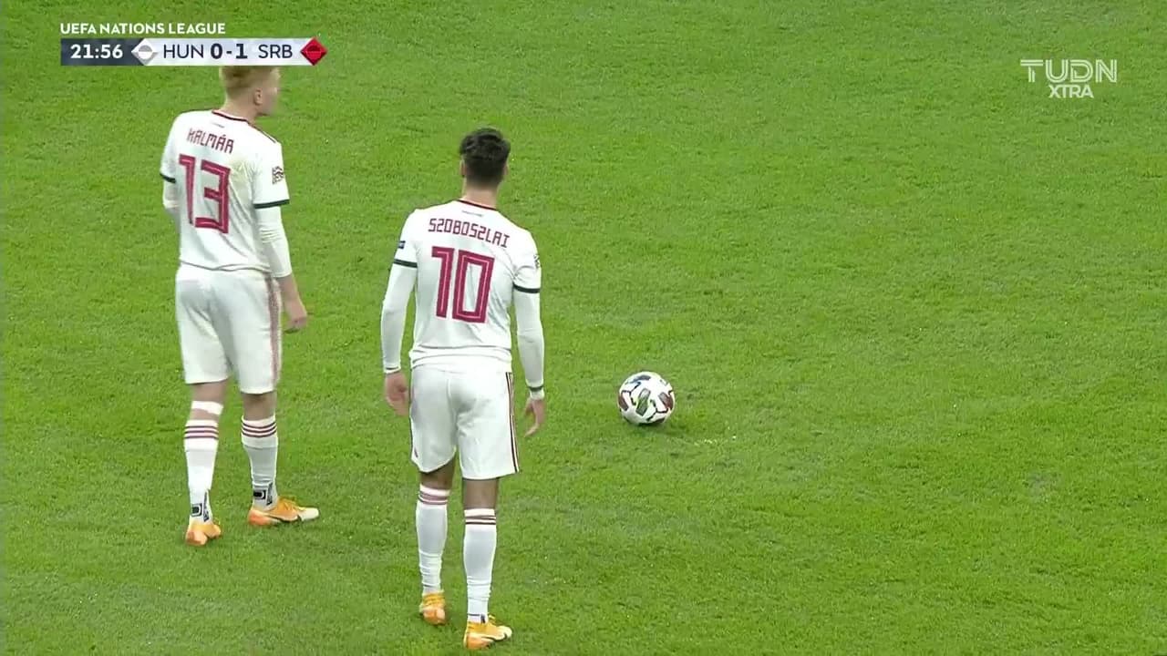 ¡TIRO ATAJADO! disparo por Dominik Szoboszlai.