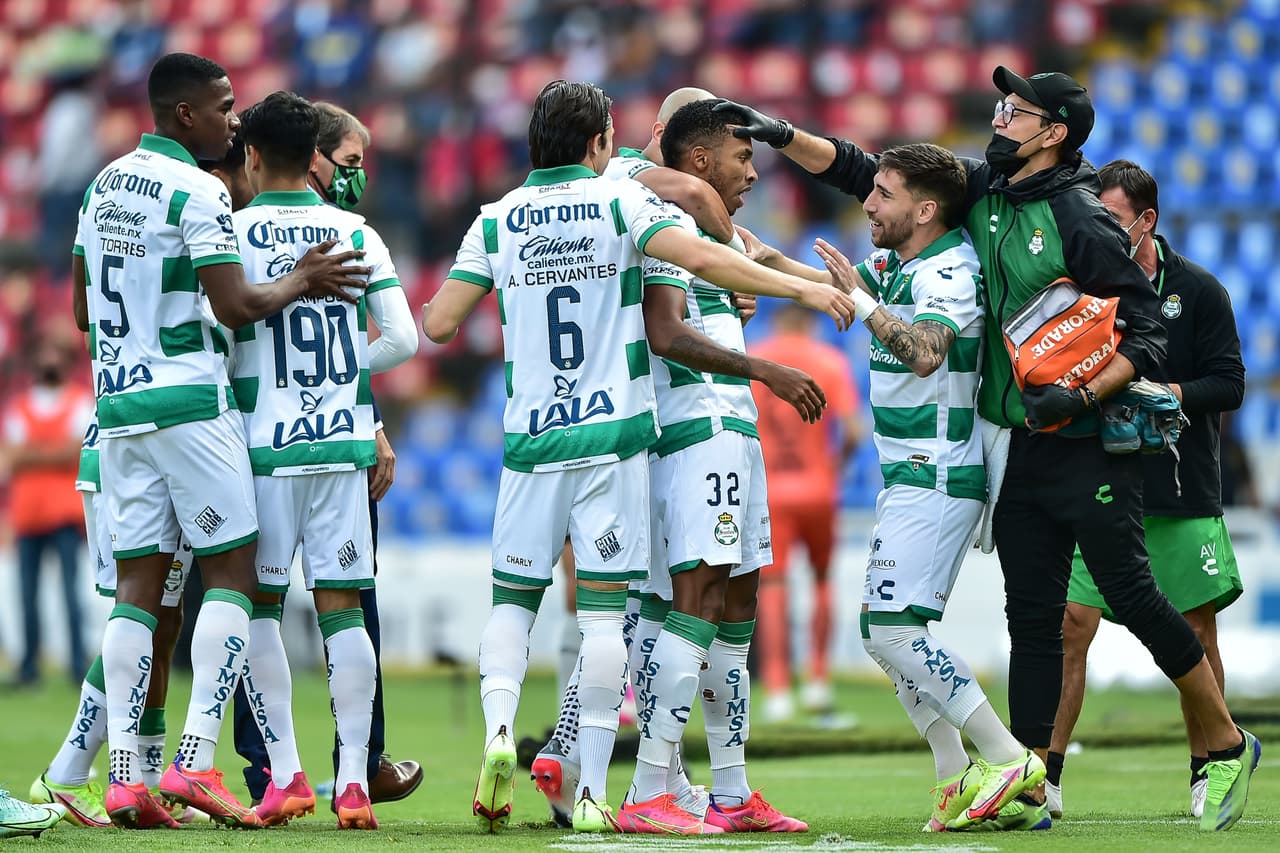 Con doblete de Ayrton Preciado al 4' y al 28' y gol de Diego Valdés al 87', Santos sale victorioso en su visita a Querétaro 2-3.