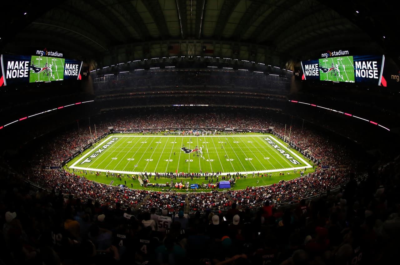 El NRG Stadium, donde México enfrentará a Costa Rica por Cuartos de Final de Copa Oro, es un escenario que es casa de los Houston Texans en la NFL, con capacidad para 73 mil espectadores e inaugurado en 2002. Una sede espectacular.