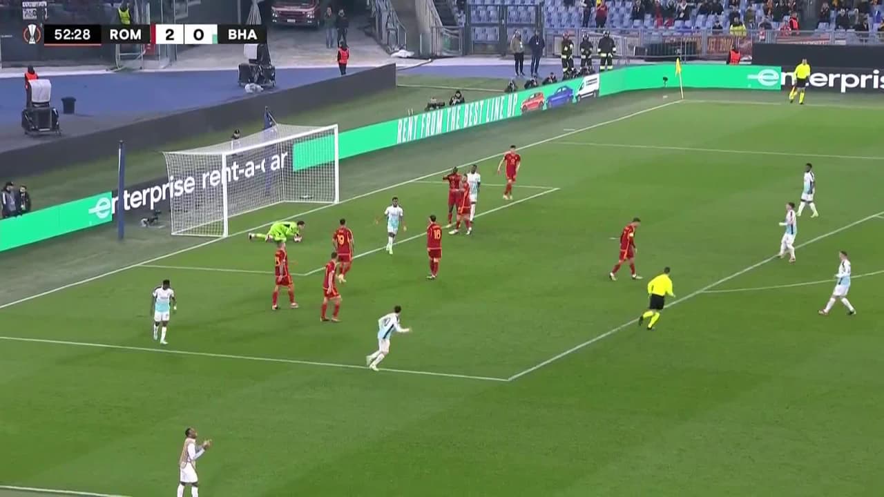 ¡TIRO ATAJADO! disparo por Simon Adingra.