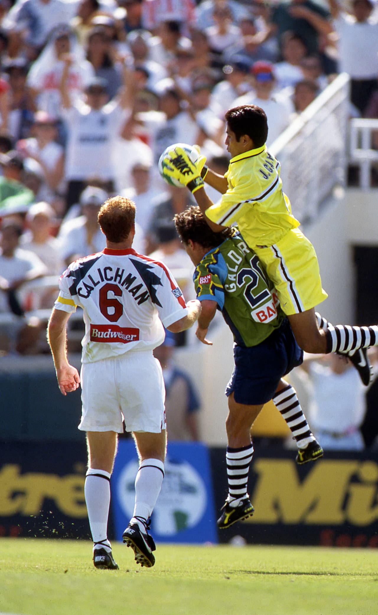 El juego aéreo, tradicional en Estados Unidos, no fue problema para Jorge Campos.