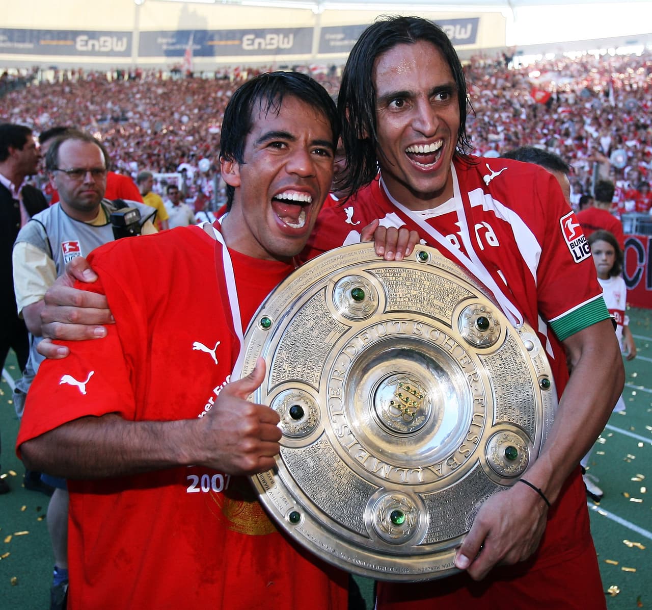 Apodado 'El Comandante' por sus compañeros en Stuttgart, Pardo se coronó campeón de Bundesliga en 2007, cortando el dominio de Bayern Munich y Borussia Dortmund.