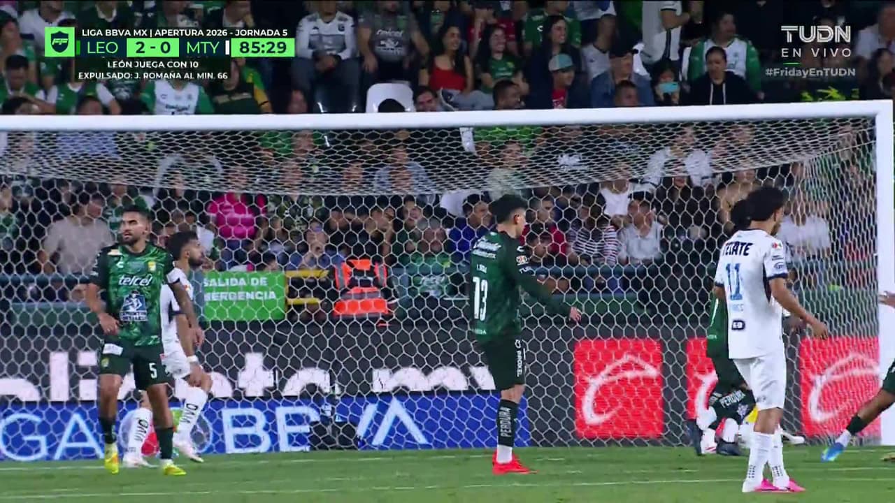 ¡TIRO ATAJADO! disparo por Hugo Cuypers.