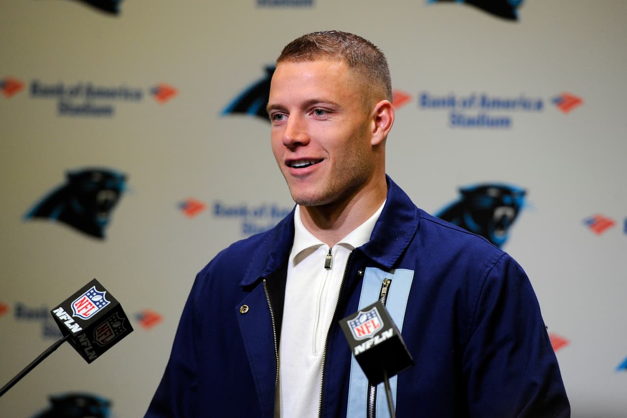 <b>#1 Carolina Panthers, Christian McCaffrey</b>. El corredor alcanzó un acuerdo por cuatro años y 64 millones de dólares, lo que lo convierte en el mejor pagado, en su posición, de la NFL: $16 millones al año.