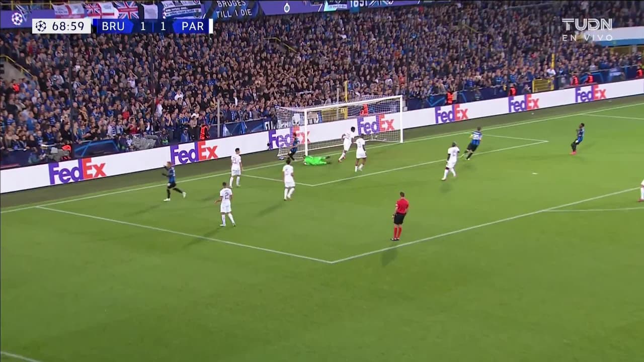 ¡TIRO ATAJADO! disparo por Noa Lang.