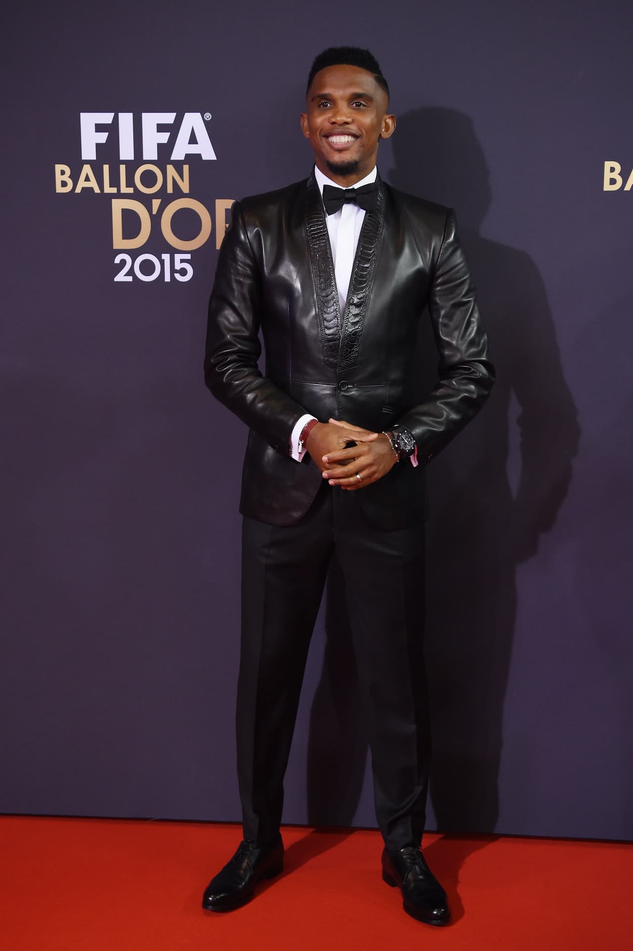 Samuel Eto'o.- El futbolista de origen camerunés está presente en el evento del Balón de Oro 2015, Eto'o ha pasado por las filas del Real Madrid, Mallorca, Barcelona, Inter de Milán, Anzhi Majachkala, Chelsea, Everton, Sampdoria, Antakyaspor y Leganés.