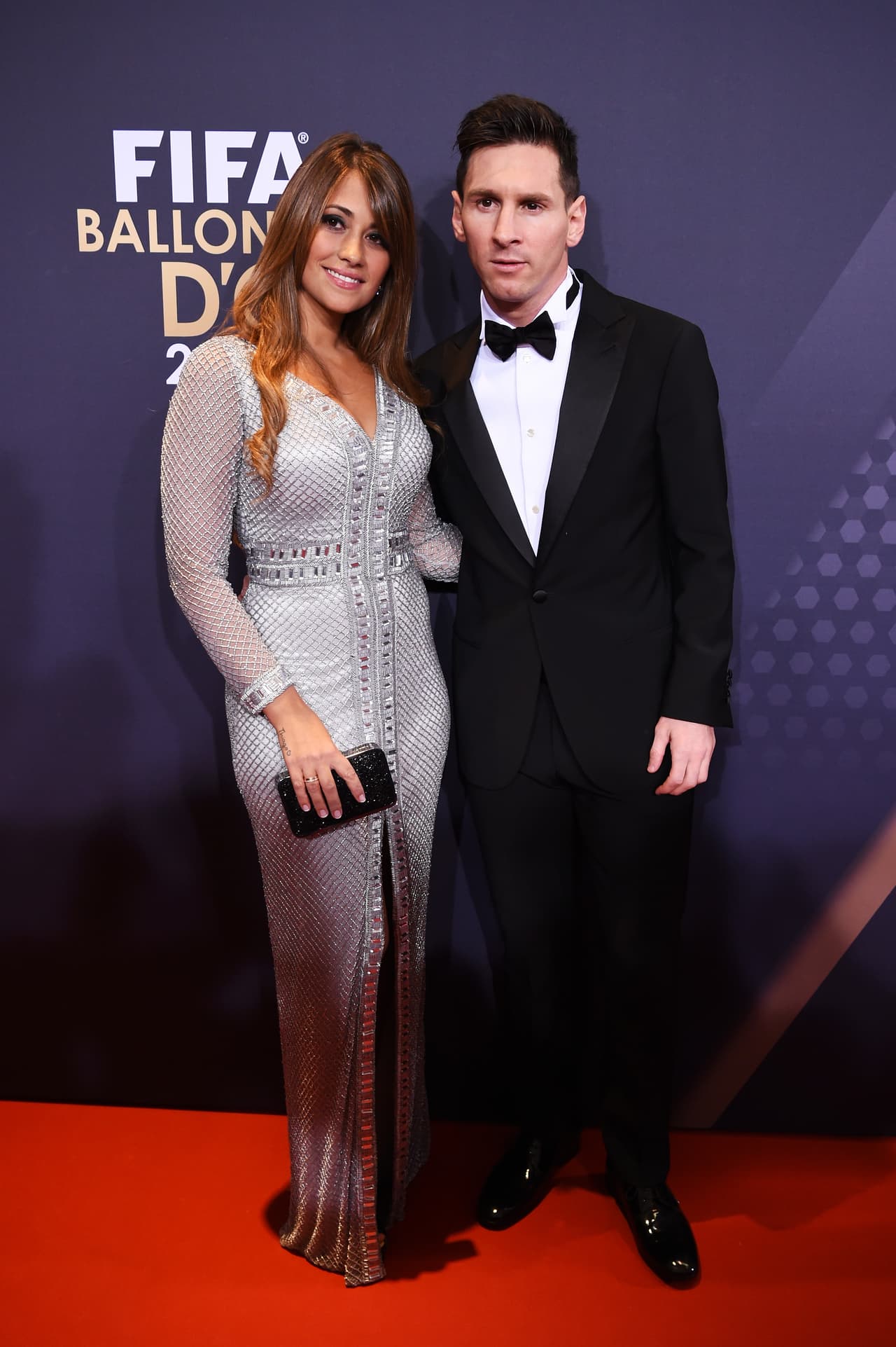 Antonella Roccuzzo.- No podía faltar el brazo derecho del astro argentino Lionel Messi, quien robó miradas desde que se bajó del aeropuerto en Zurich, ella ha estado en todas las victorias y derrotas de la "Pulga".