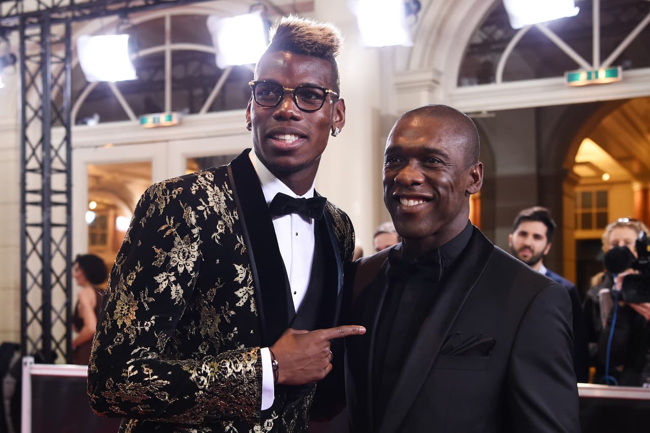 Clarence Seedorf.- El exjugador y entrenador surinamés también asistió al Balón de Oro 2015, el legendario futbolista mostró su talento en el Ajax, Ampdoria, Real Madrid, Inter de Milán, Milán y el Botafogo.