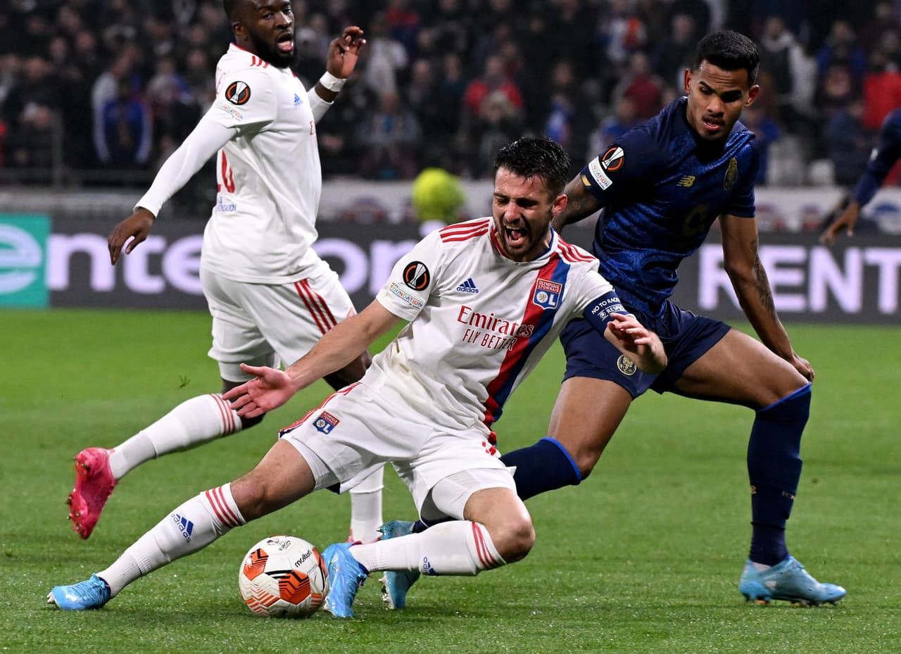 Lyon superó en el global (2-1) al Porto tras empatar 1-1 en la vuelta de los Octavos de Final.