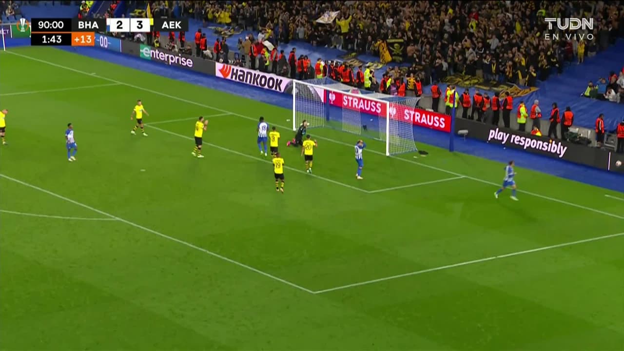 ¡TIRO ATAJADO! disparo por Simon Adingra.