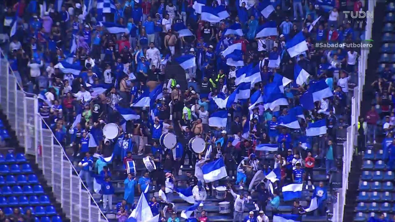 ¡GOL!  anota para Cruz Azul. Christian Ebere