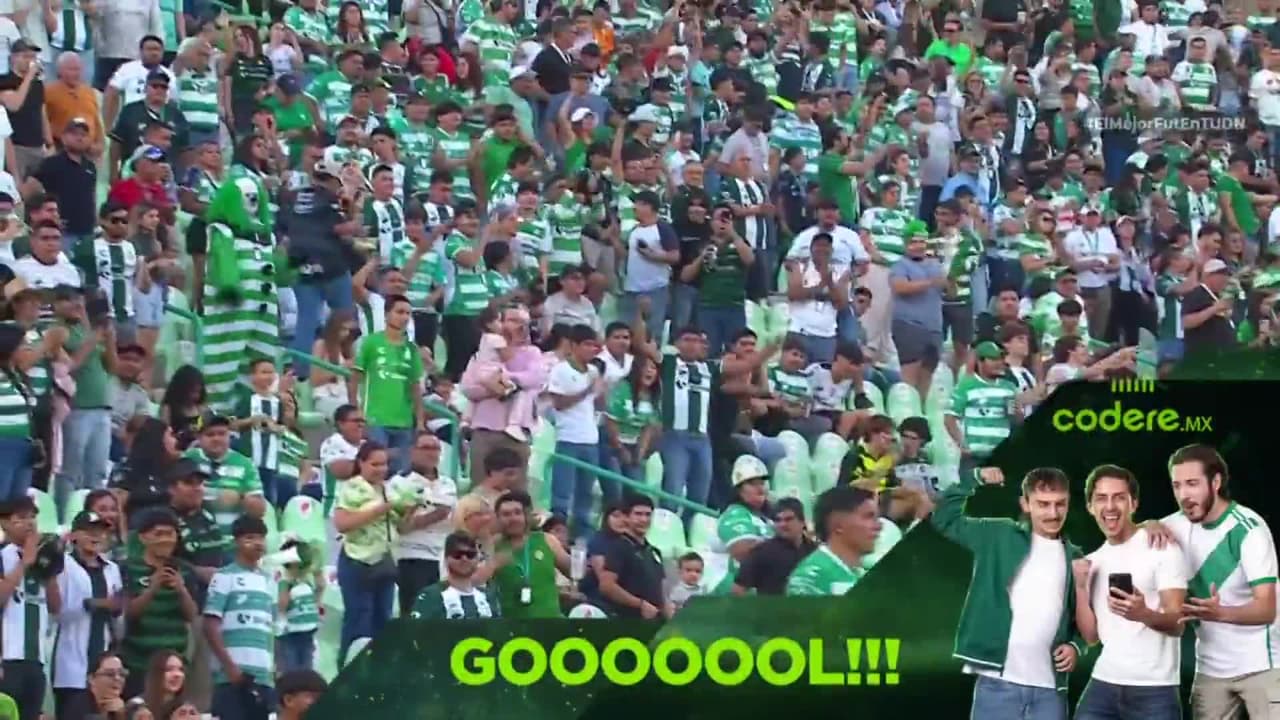 ¡GOL!  anota para Santos Laguna. Aldo López