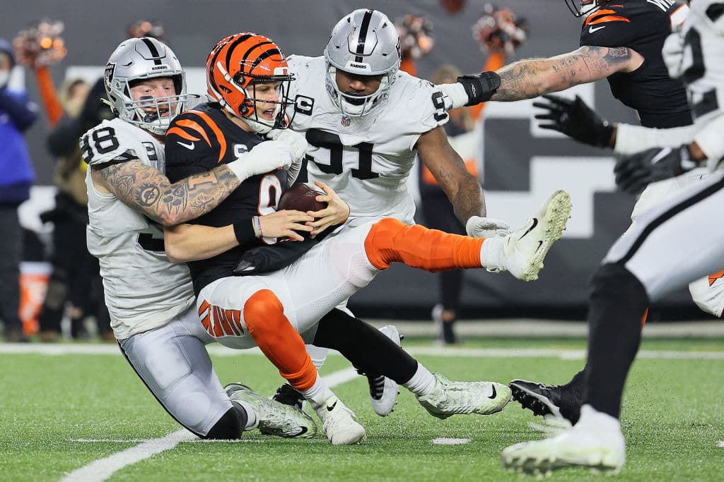 Joe Burrow regresa las emociones a Cincinnati y comanda la victoria 19-26 de los Bengals sobre los Raiders.