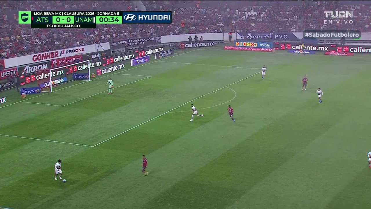 Arranca el partido y la pelota está en juego.