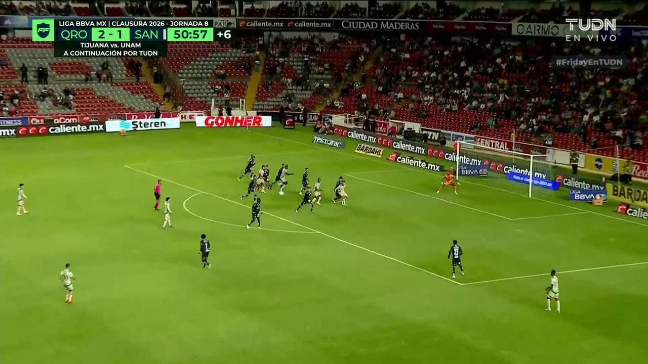 ¡GOL!  anota para Santos Laguna. Carlos Gruezo